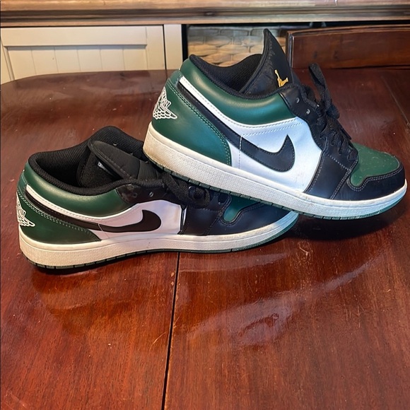 Nike Air Jordan Green and Black Low Tops - Picture 4 of 8